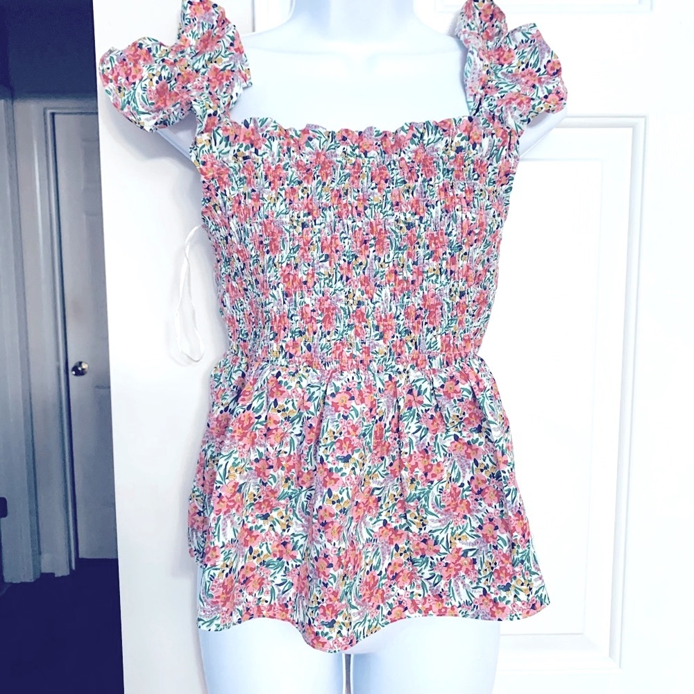 Umgee NWT Smocked Floral Top
